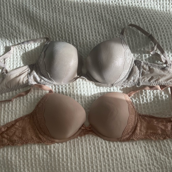 Elegant Lace Trimmed Bra Set - Gray and Cream - Picture 2 of 5